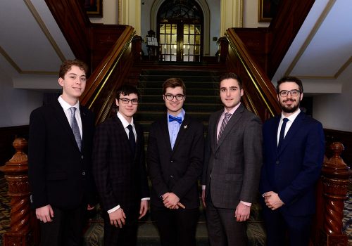Tristan Turenne, Kamil Tazi, Olivier Leblanc-Beaudry, Joey Blais ainsi que Joël Bégin, enseignant accompagnateur. Crédit photo : Roch Théroux