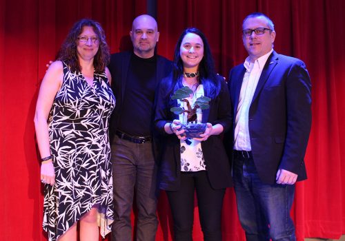 Marie-Josée Girouard, coordonnatrice Travail social, Jean Fournier, enseignant Travail social, Bianca Thibeault-Lachance, récipiendaire du Prix Diane-Lafrance ainsi que Denis Rousseau, directeur des études.