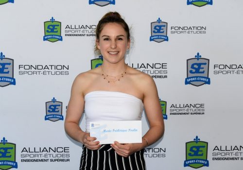 Marie-Frédérique Poulin, étudiante-athlète, reçoit une bourse nationale