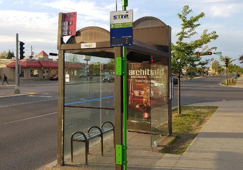 Photo d'un abribus de la STTR