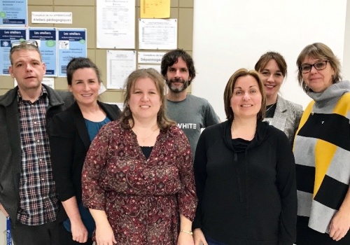 De gauche à droite : Steve Bourgoing (coordination Sciences nature), Johanne Julien (chimie), Anne Blouin (physique et coordination du projet), Sylvain Marcoux (mathématiques), Anny Guillemette (A.P.I), Marie-Geneviève Ricard (biologie), Dany Harvey (direction adjointe) ainsi que Rosanne Gauthier (A.P. I réussite), absente ce jour-là.