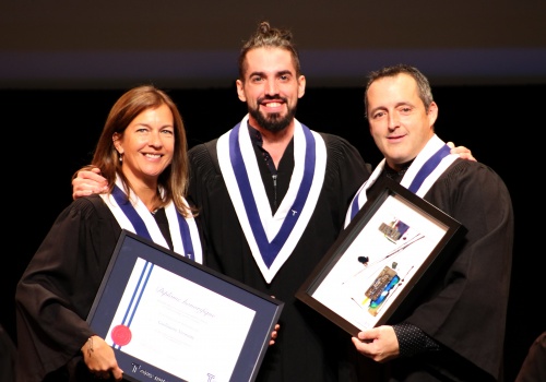 Annie Villemure, présidente du conseil d’administration, Guillaume Vermette, diplômé honorifique et Louis Gendron, directeur général