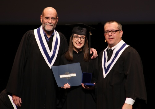 Pierre Letarte, coordonnateur du programme Sciences, lettres et arts, Audrey-Anne Milette, diplômée et Denis Rousseau, directeur des études