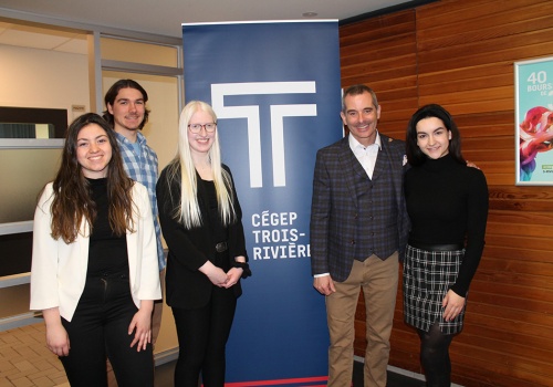 Cyndelle Drouin, Tom Guilbert, Rosalie Theberge, Bertrand Godin et Claudia Langlois