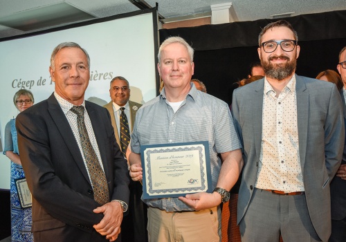 Luc Morin reçoit une mention d'honneur de l'AQPC - Crédit Photo : Jimmy Cimon/AQPC