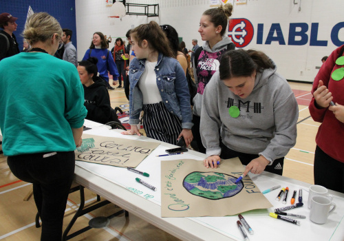 Groupe d'étudiants à la journée de l'environnement