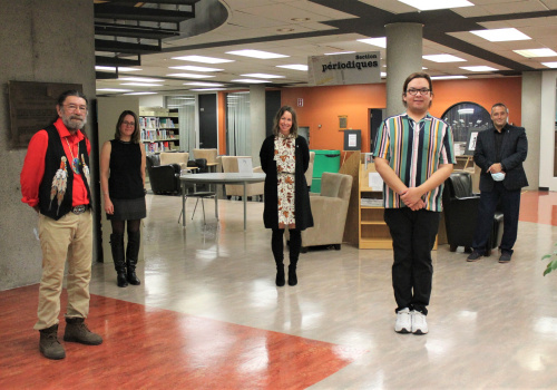 Michel Biroté, aîné de la communauté de Wemotaci, Anne-Andrée Denault, enseignante de sociologie, Katy Gélinas, conseillère à la vie étudiante, Wilan Ottawa, étudiant et Louis Gendron, directeur général.