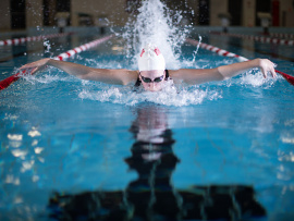 nageuse dans la piscine du cégep