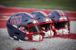 3 casques de football des Alouettes de Montréal