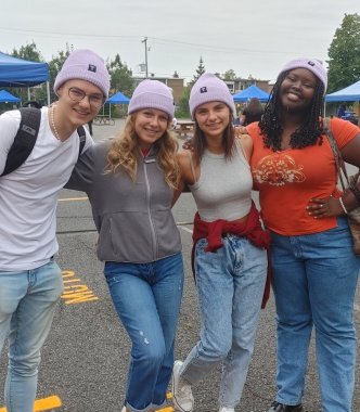 4 nouveaux étudiants à la kermesse 2022 du mois d'août