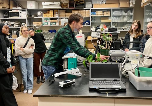 Démonstration à l'UQTR à des étudiants et étudiantes du parcours scientifique