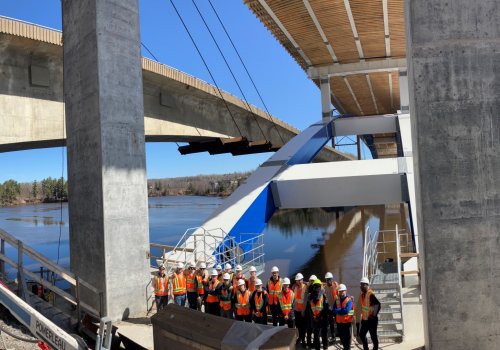 Délégation d'étudiants en Génie civil au pont des Piles