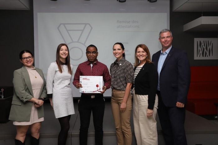 Une seule attestation diamant a été remise par la Jeune coop Vision C3R en 2025 parmi ceux et celles qui cumulaient plus de 120 heures d’implication et celle-ci a été attribuée à Nassurdine Mohamed Ali. 