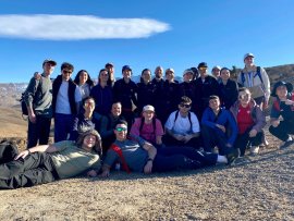 Groupe d'étudiants et d'étudiante faisant un cours complémentaires au Maroc en 2024-2025