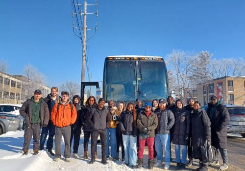 Groupe d'étudiants de Logistique en visite chez Bell Horizon