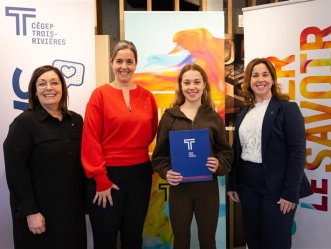 Léanne Gaudreault reçoit la bourse régionale sports-études de la Fondation Desjardins