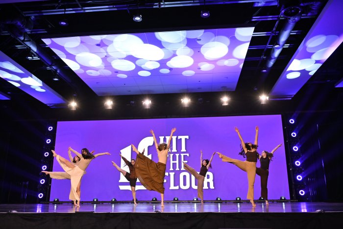 Troupe de danse lors de la compétition Hit The Floor