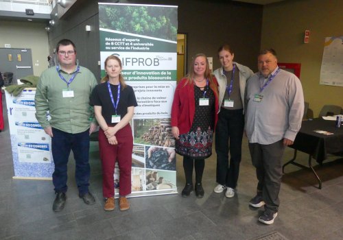 On retrouve sur la photo ((Louis-David Chiasson, Lesly Parent, Nathalie Bourdeau (Innofibre), Rosemarie Morin, Sébastien Lange)